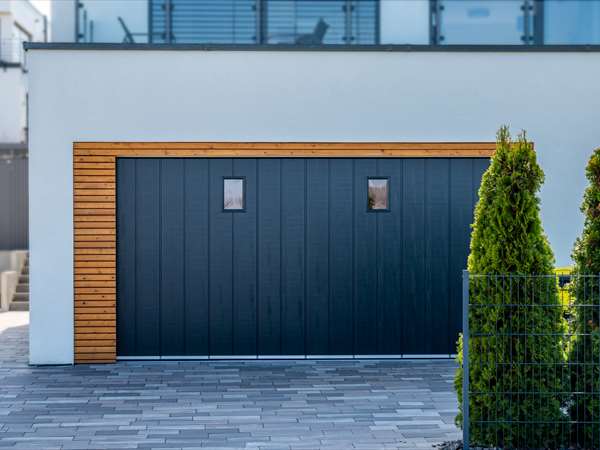Etablierte Unternehmung für Tür- und Torinstallationen